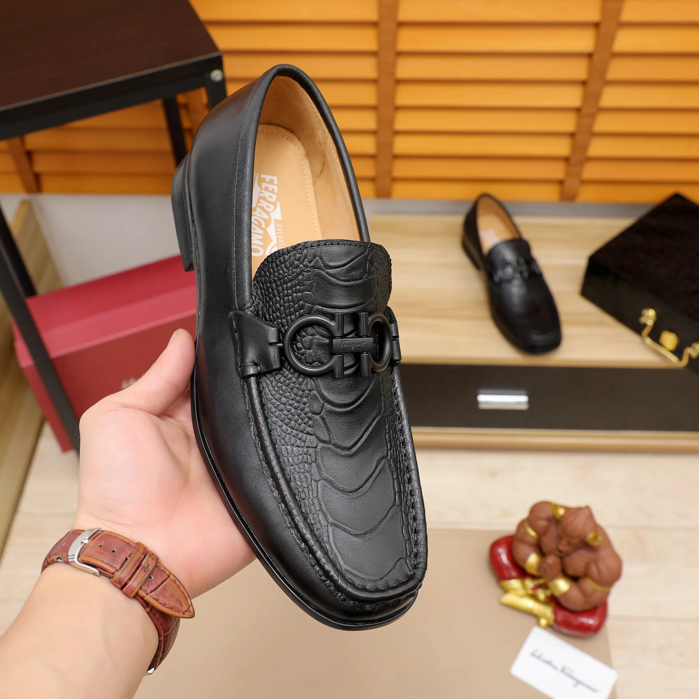 Men's shoes 💰540🕷🕷🐂【Ferragamo】Ferragamo Popular fashionable casual shoes🇨🇳Official website counter 1:1 production, original mold opening💯Good quality visible, imported high-end first-layer waxed calfskin, water-dyed🐂leather lining🌿very clear texture, high-quality waterproof, non-slip and wear-resistant outsole🎋high quality and low price, truly handmade🍓Black optional! Code number 38-45……